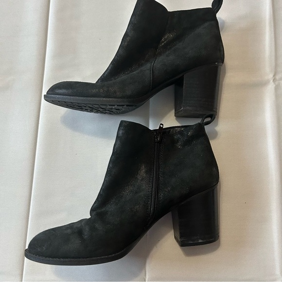 Sofft Ware Black Suede Ankle Heeled Boots Womens Size 9M Metallic Shimmer - Picture 2 of 7